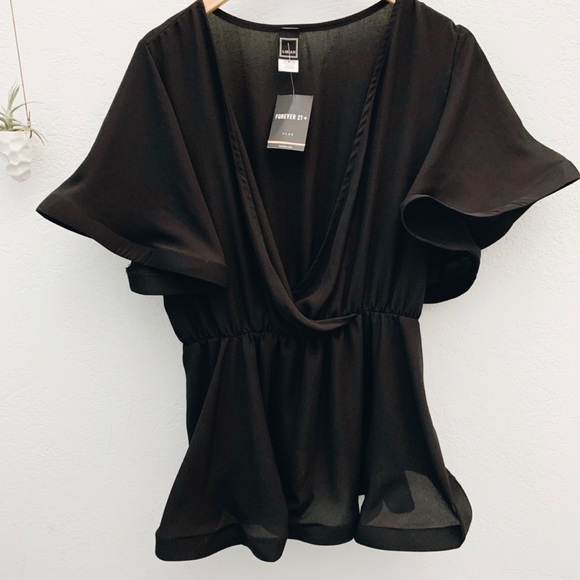 Libian Tops - NWT Libian Forever 21 Black V Cut Ruffle Top
